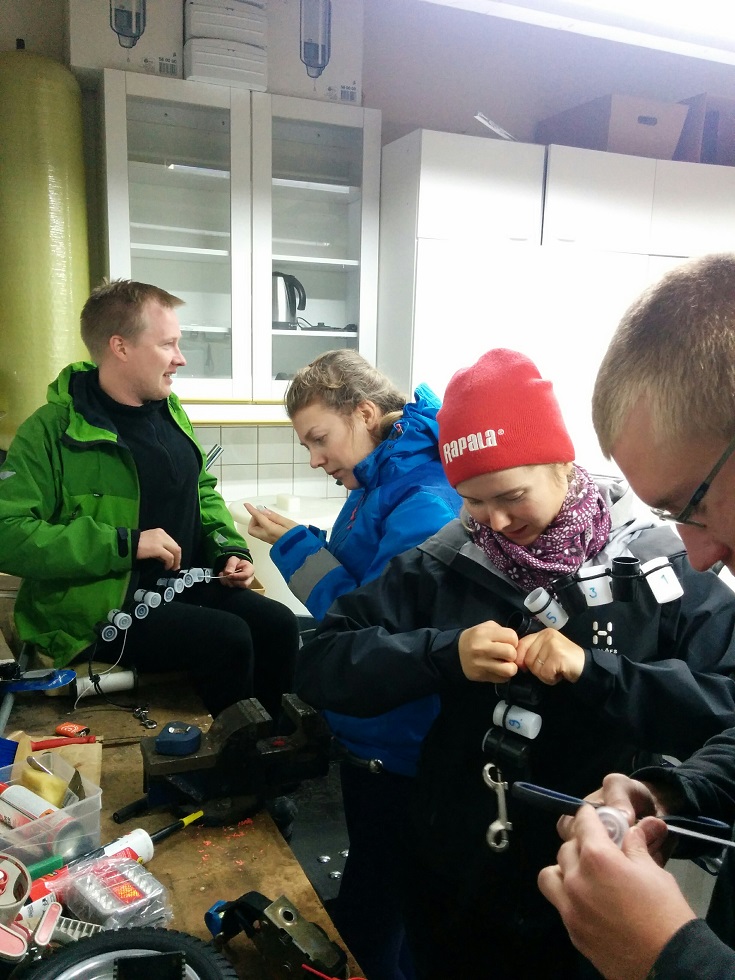 Omien näytteenottimien rakentelua.